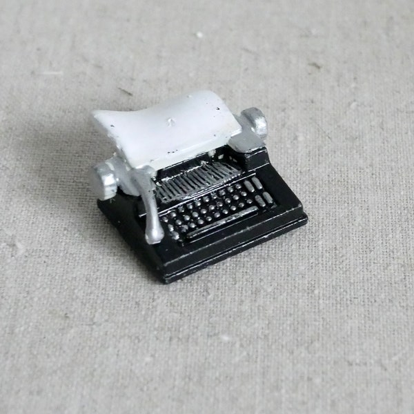 1:12 Dollhouse Miniature Black  typewriter - G057