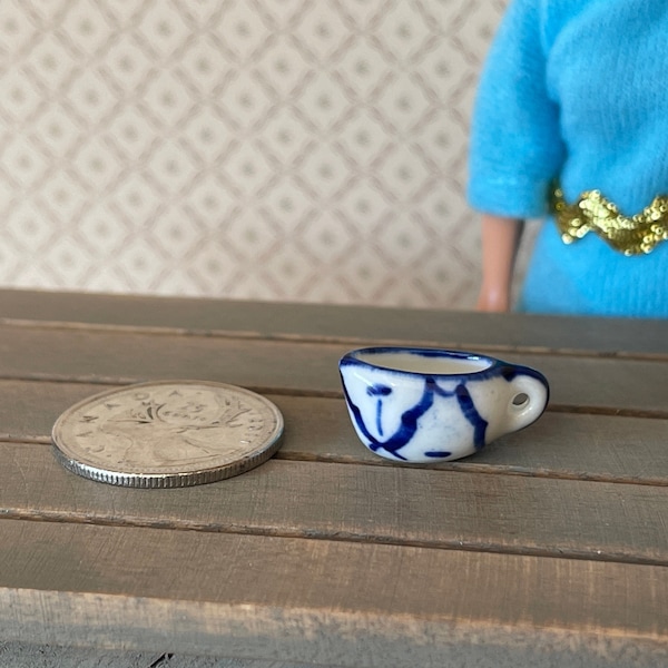 Dollhouse Sauce Pot , Miniature Ceramic Sauce Pot , 1:12 Scale 1 Inch Scale Pot , Blue Pot - A040