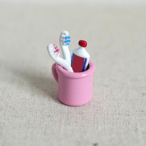 Dollhouse Miniature Toothpaste and Tooth Brush Toothbrush Set of 4 Dollhouse Bathroom - H034