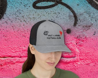 Gorra de camionero de fútbol Grit & Grind: Gorra del club de fútbol con grafiti