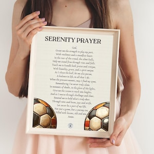 Oración de serenidad para futbolistas de élite, fútbol para adolescentes, oración para futbolistas, paquetes de ayuda para universitarios, decoración de pared para futbolistas, decoración de apartamentos universitarios, carteles de fútbol