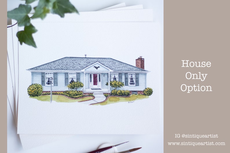 Op de afbeelding: Waterverfschilderij van een lichtblauw huis met een grijs dak, rode deur en groene luiken. Het huis is omgeven door landschapsarchitectuur en een looppad. Tekst aan de rechterkant: "House Only Option".