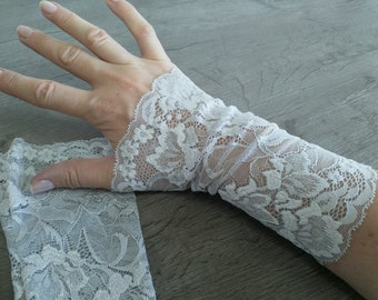 Mitaines en dentelle gris clair, gants sans doigts en dentelle élastique, poignets en dentelle satinée gris, gants mitaines courtes en dentelle, cadeau pour elle de moins de 20 eu