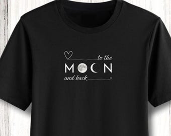 Camiseta negra con luna y texto | Camiseta con luna, diseño celestial minimalista