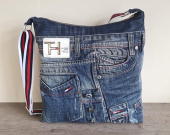 Grote tas van gerecycled denim, model HilFiger jeans, distressed model, maat L voor heren, crossbodytas, unisex