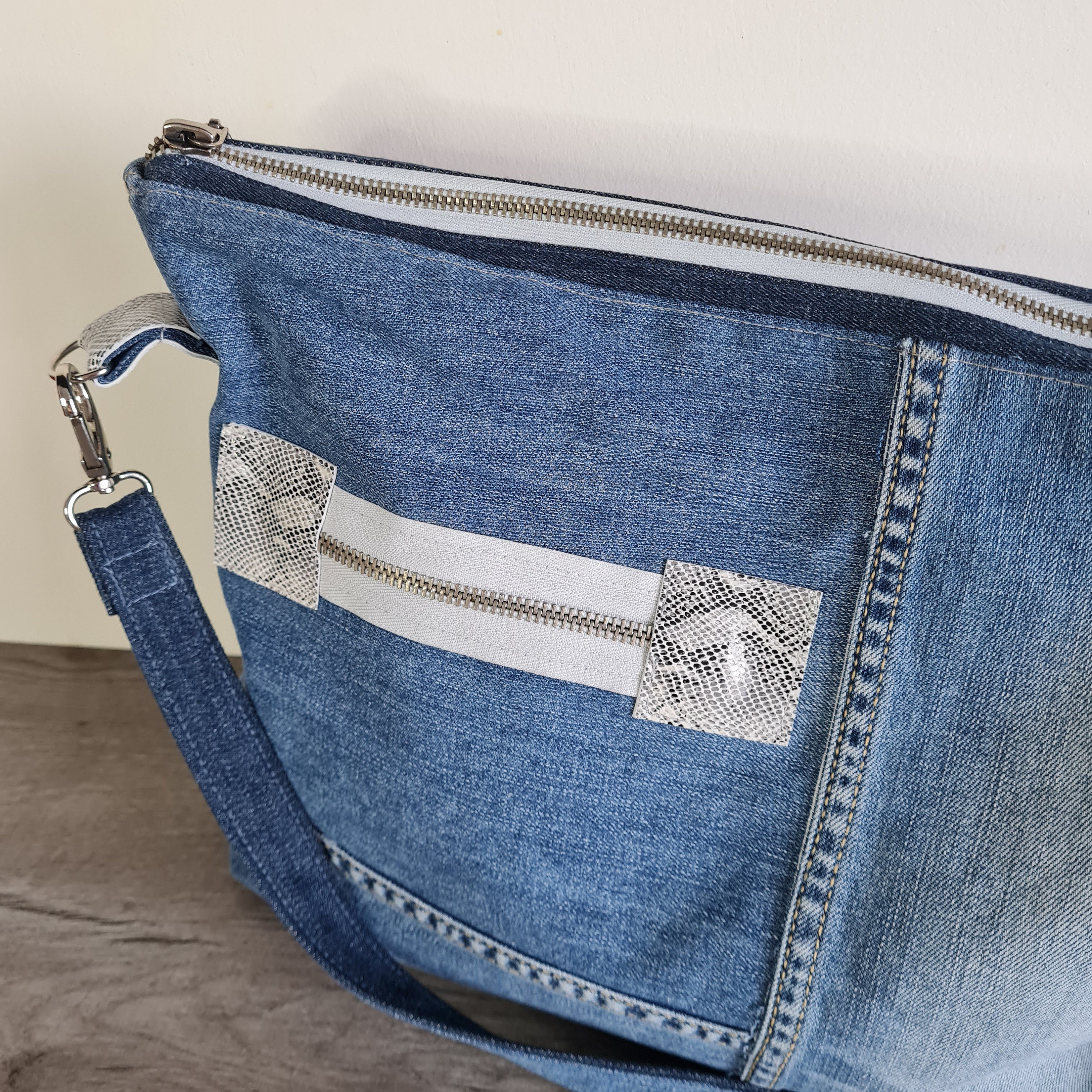 Denim Jeans Bag Medium size, Laptop Shoulder Zippered Jeans Bag, Denim Bag Zipper Leather Decor, Recycled Crossbody Jeans Bag Girls Teens EU Denim Jeans Bag Medium size, Laptop Shoulder Zippered Jeans Bag, Denim Bag Zipper Leather Decor, Recycled Crossbody Jeans Bag Girls Teens EU