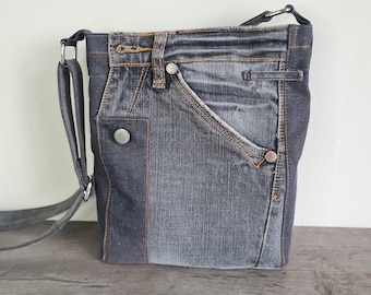 Szara torba typu messenger Jeans: na ramię, mała, szary dżins z recyklingu Levis, magnetyczny guzik, młodzieżowa torebka jeansowa