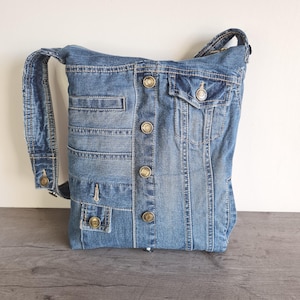 Shoulder Zippered Jeans bag medium size, Recycled large Denim bag, large blue jeans bag with metal buttons, shoulder denim bag pockets eu