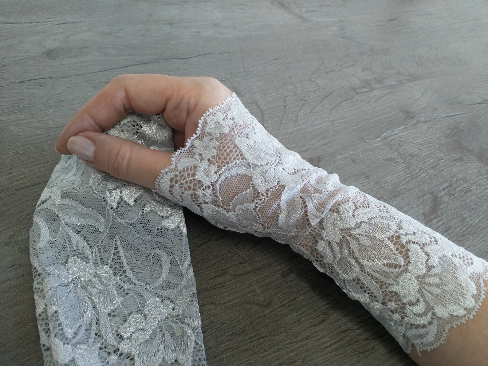 Morgan Lace Mittens (Ivory or White)