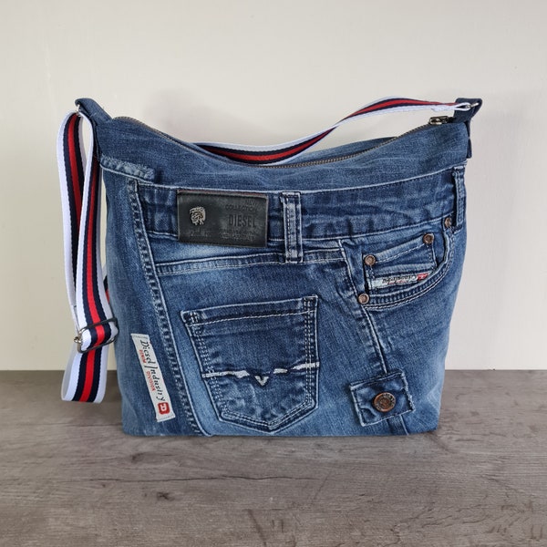 Große Jeans-Tasche mit Reißverschluss, recycelte Diesel Jeans-Tasche, Denim-Umhängetasche in L-Größe, Hobo-Upcycling-Jeans-Umhängetasche mit Riemen, EU