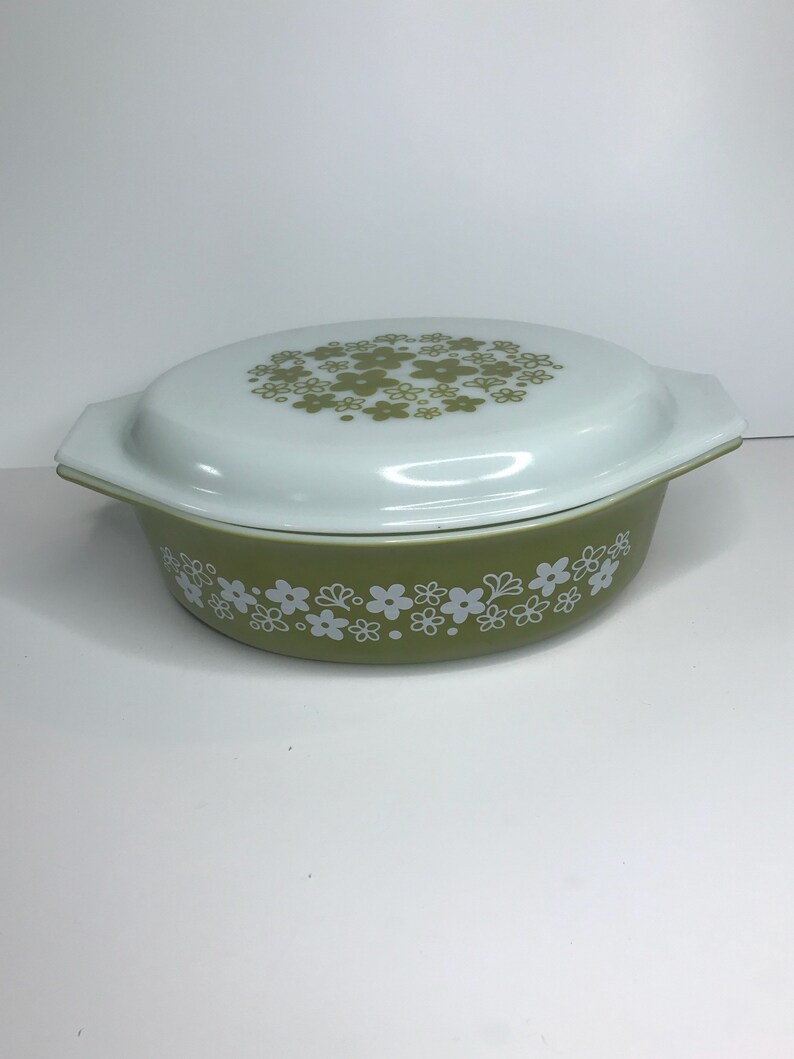 green and white daisy pattern Pyrex 045 crazy daisy casserole dish