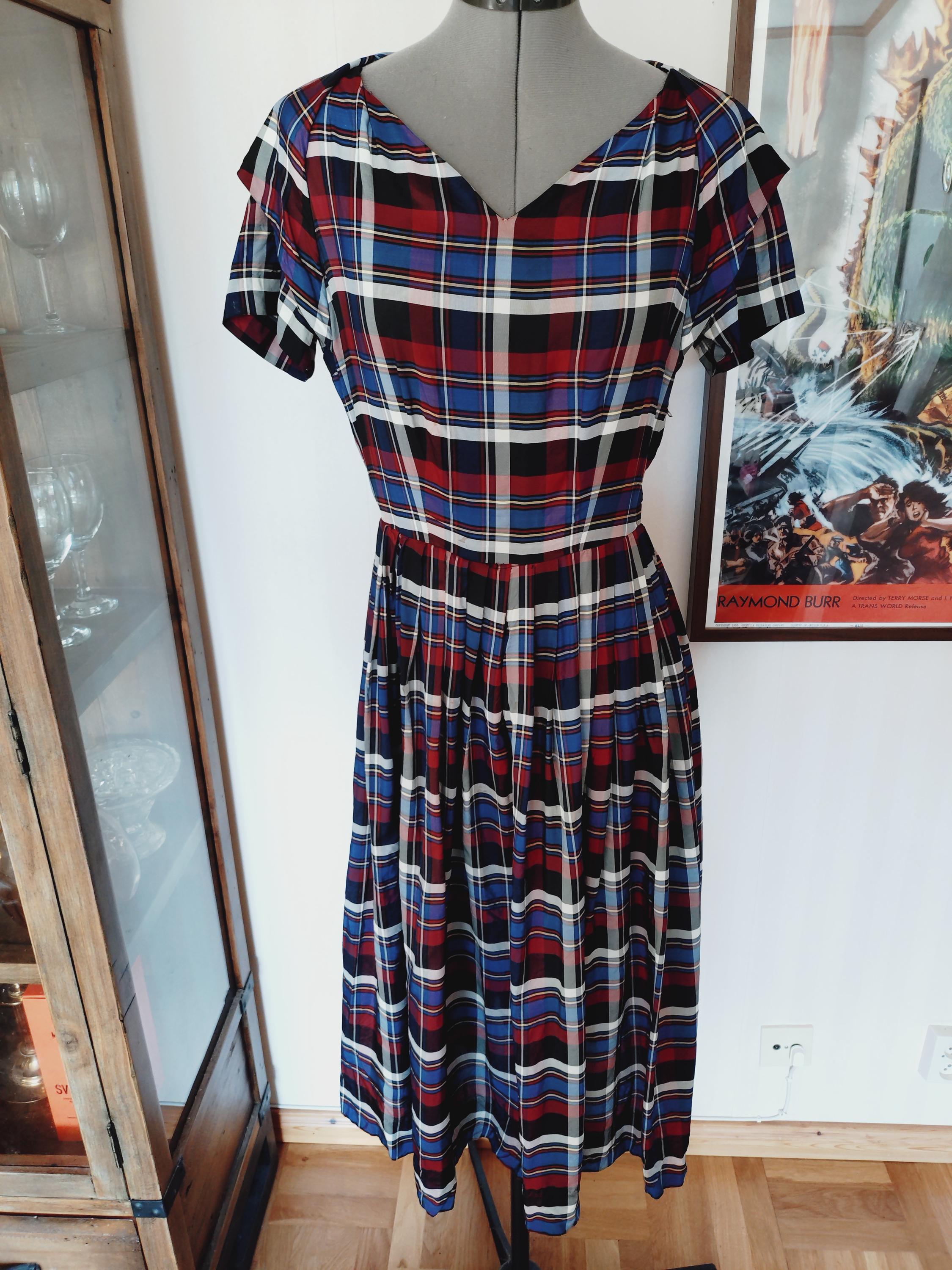 Vintage 1940s Swedish Striped Day Dress - Elegant Mid-Century Women's Fashion Vintage 1940s Swedish Striped Day Dress - Elegant Mid-Century Women's Fashion