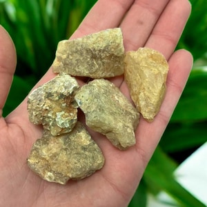 One Raw Imperial Topaz Crystal – Rough Golden Topaz Specimen for Healing, Solar Plexus Energy, Manifestation, and Crystal Collectors