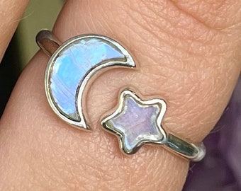 Moonstone Star and Crescent Moon Ring, Stackable Ring, June Birthstone, Crescent Moon, Dainty Moon Ring, New Moon Jewelry, Calming Energy