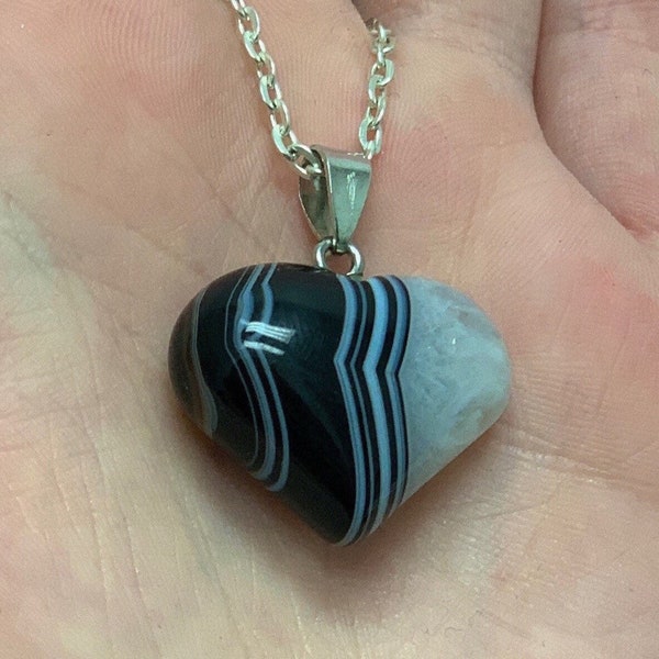 Small Sardonyx Puffy Heart Shape Pendant, Heart Carved Pendant, Root Chakra, Protection Stone, Dainty Heart, Black and White Crystal, SFG