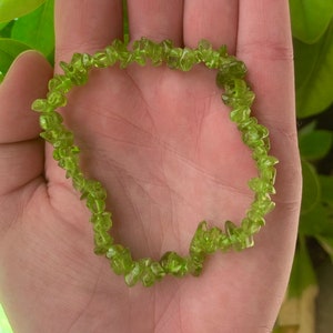 One Peridot Stone Chip Bracelet, Peridot Bracelet, Peridot Stone, Green Bracelet, Stretch Bracelet