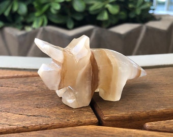 Small Amber Onyx Triceratops Dinosaur Carving, Dinosaur Carving, Onyx Stone, Triceratops Dino Statue, Small Dino Carving, Jurassic Park