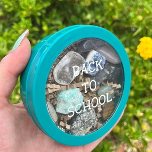 Kit de cristales personalizado para la vuelta al cole, caja magnética, piedras para estudiantes y aprendizaje, cristales para taquillas, energía curativa, regalo con monograma imagen 10