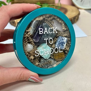 Kit de cristales personalizado para la vuelta al cole, caja magnética, piedras para estudiantes y aprendizaje, cristales para taquillas, energía curativa, regalo con monograma imagen 7