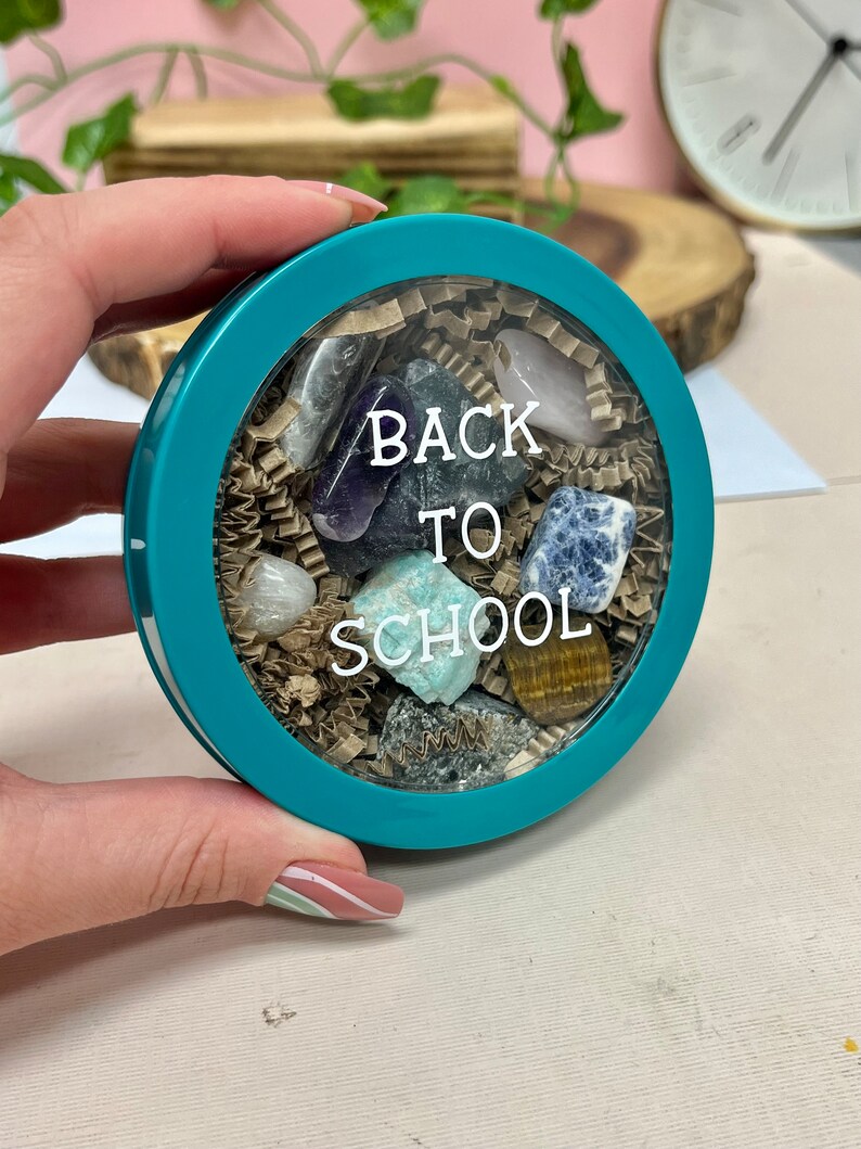 Kit de cristales personalizado para la vuelta al cole, caja magnética, piedras para estudiantes y aprendizaje, cristales para taquillas, energía curativa, regalo con monograma imagen 7