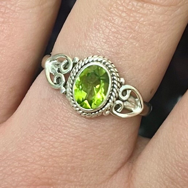 Oval Curl Peridot Sterling Silver Ring, Genuine Peridot Stackable Ring, 925 Crystal Jewelry, Heart Chakra, August Birthstone, Healing, ASJ