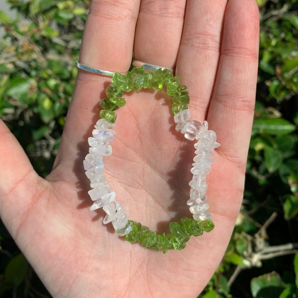 One Peridot and Moonstone Mix Stone Chip Bracelet, Third Eye Bracelet, Heart Chakra, August Birthstone, June Birthstone, Healing Energy