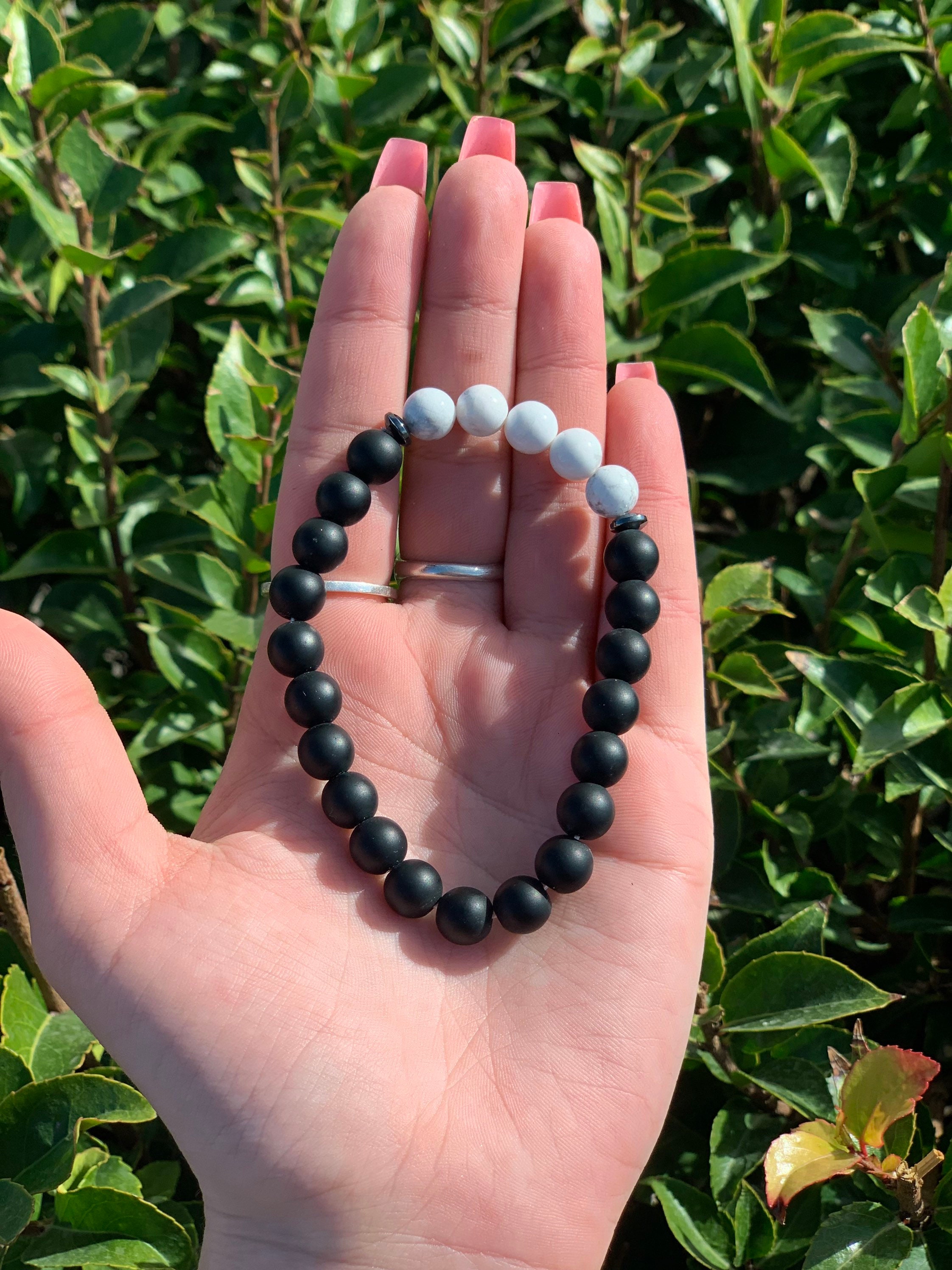 One 8mm Howlite & Matte Obsidian Rock Round Beaded Bracelet One 8mm Howlite & Matte Obsidian Rock Round Beaded Bracelet