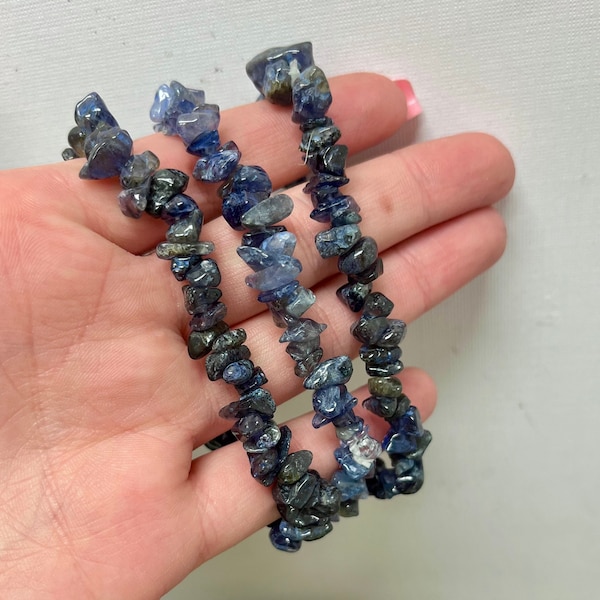 One Iolite Chip Crystal Bracelet, Iolite Stone Bracelet, Hand Strung Bracelet, Crown Chakra, Third Eye, Stone for Growth, Blue Bracelet, AO