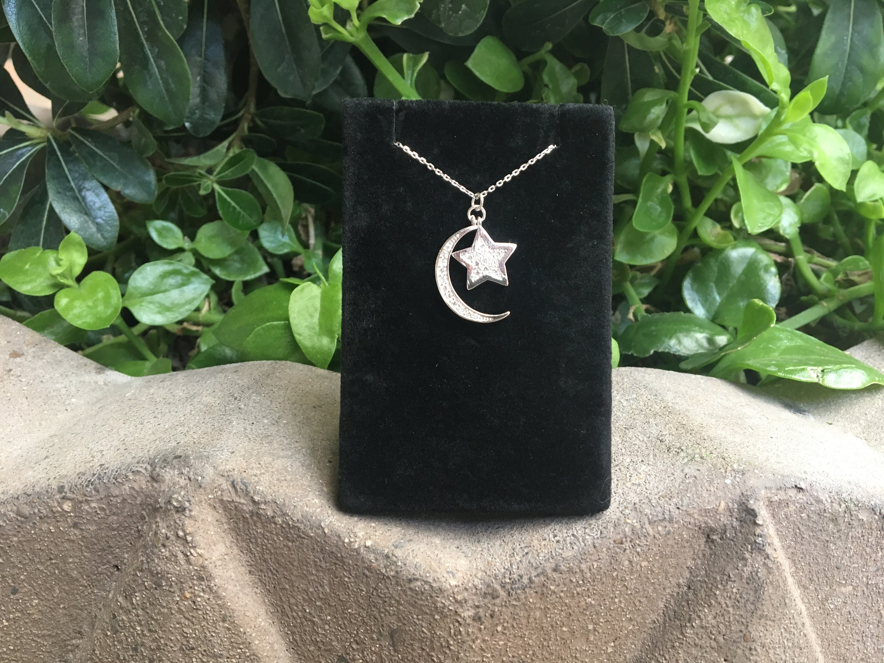 ネックレス・ペンダント LOVE ME MONSTER 2 SET Silk Scarf Moon Necklace L193MST070 Large 2 Inch Crescent Moon Statement Necklace, 16 Inch Box