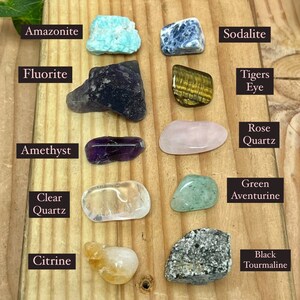 Kit de cristales personalizado para la vuelta al cole, caja magnética, piedras para estudiantes y aprendizaje, cristales para taquillas, energía curativa, regalo con monograma imagen 4