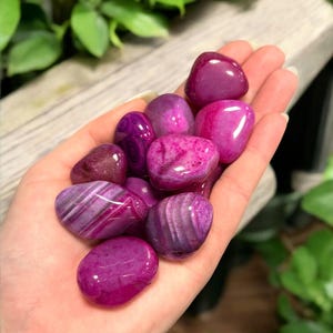 Pink Agate Tumbled Stone – One Soothing Pocket Crystal for Heart Chakra, Healing Energy, Meditation Support & Self-Love Gift