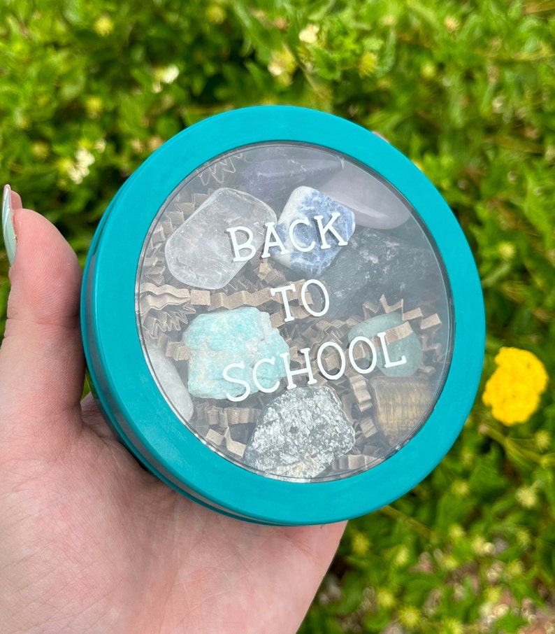 Kit de cristales personalizado para la vuelta al cole, caja magnética, piedras para estudiantes y aprendizaje, cristales para taquillas, energía curativa, regalo con monograma imagen 1