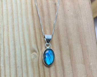 925 Sterling Silver Oval Labradorite Necklace - 3cm Natural Gemstone Pendant