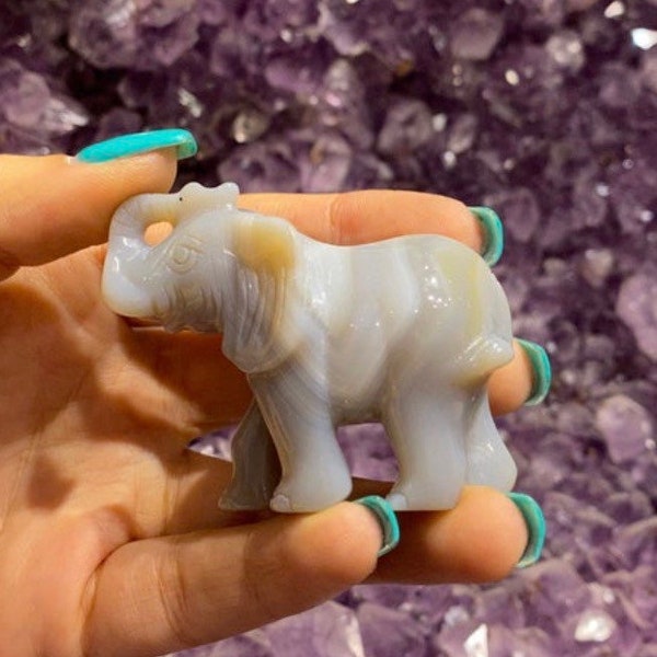 Gray Agate Elephant Carving, Elephant Carving, Chalcedony Crystal, Agate Elephant, Good Luck Symbol, Elephant Gift, Spirit Animal, Totem