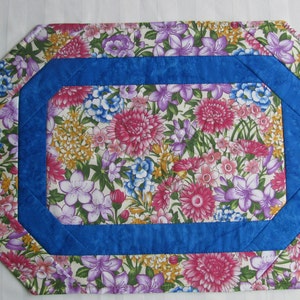 SUMMER GARDEN Placemats with Blue Accent