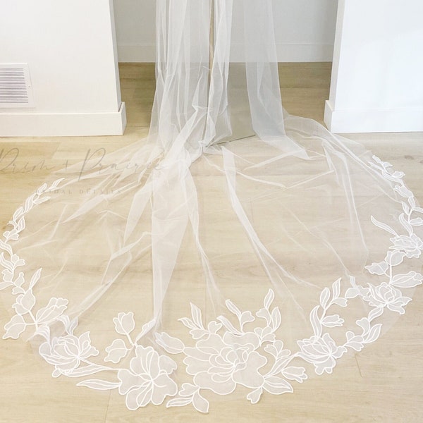 KORI //Floral Modern Lace Detail Cathedral Long Veil,botanical Wedding Veil, Bridal Lace Wedding Veil, Flowery lace veil, flower bridal veil