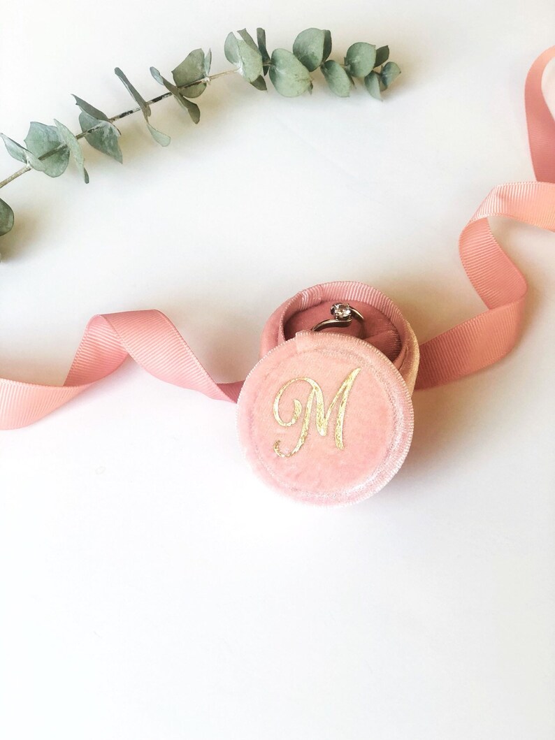 ring box pink