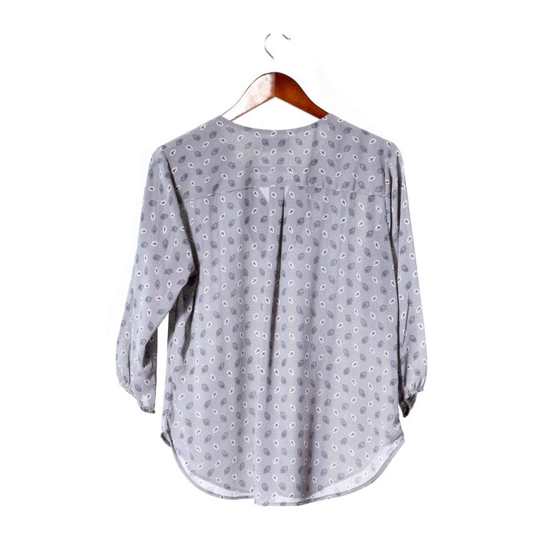 Casual Tops for Going Out 34 Sleeve Split Neck Medium Women/'s Blouse for Work Gray Floral Crinkle Fabric Loose Shirts over Leggings