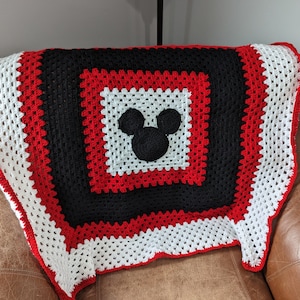 Crochet pattern for Mickey/Minnie granny square blanket