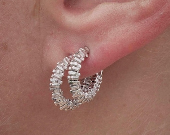 Pendientes de aro pequeños texturizados de plata de ley, pendientes de aro gruesos de plata, pendientes esculturales de plata, regalo para ella.