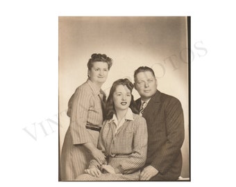 Vintage Photo 1940 Teen Daughter with parents Printable, Download Photo, Antique Photo, Digital Photo