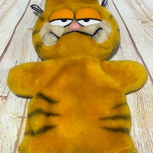 Vintage 1981 Garfield the Cat Hand Puppet plush stuffed animal plushie cat by Dakin
