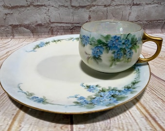 Antyczny zestaw filiżanek do herbaty i talerzyków do przekąsek R.S. Germany – ręcznie malowane niebieskie niezapominajki i złote wykończenia – wnętrze z lustrzanego połysku – zestaw tenisowy z porcelany