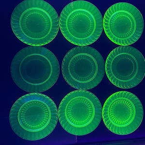 Vintage Set of 9 Hazel Atlas Colonial Block Green Depression Uranium Glass Salad / Bread / Desert Plates 6” - UV Blacklight Glows!