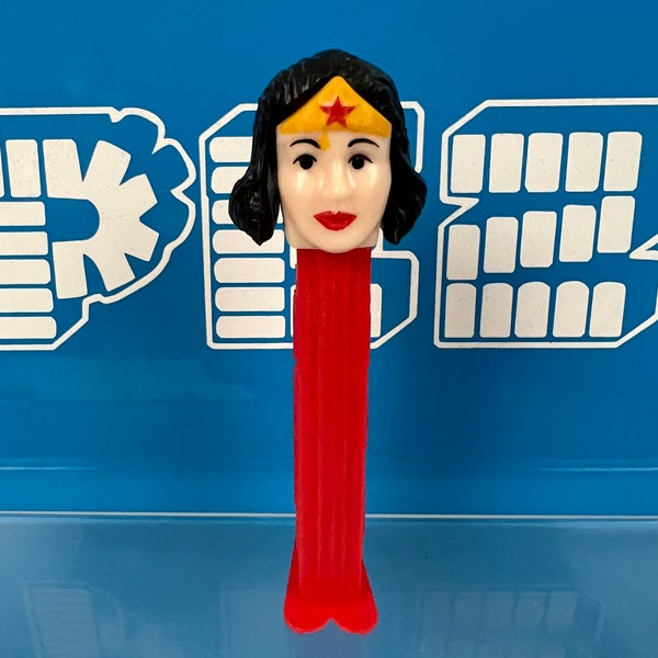 Vintage Wonder Woman with raised star PEZ Dispenser 3.9 Thin Foot Stem Superhero 80s