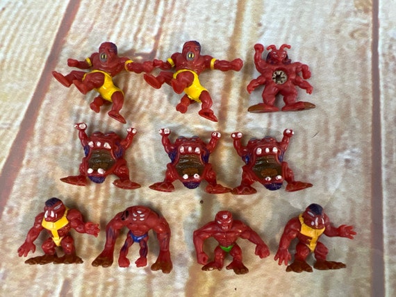 Vintage 1997 Fistful of Aliens RED Alien Mini 1” Action Figure