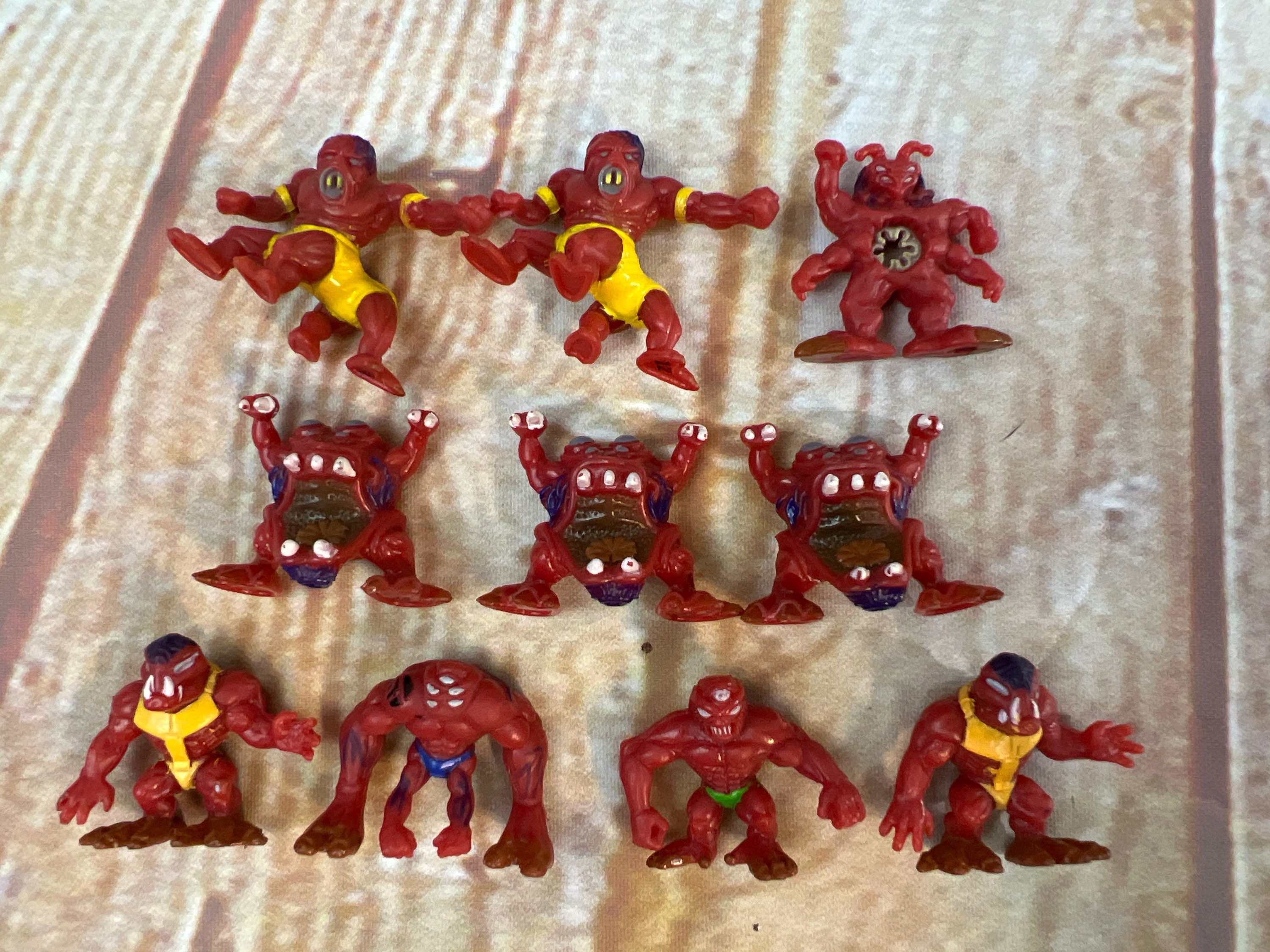 Vintage 1997 Fistful of Aliens RED Alien Mini 1” Action Figure