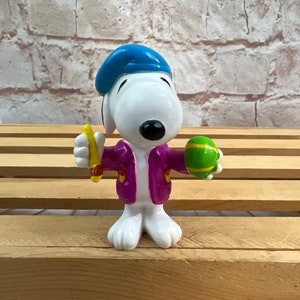 Vintage Snoopy Artist Figurine: Painting Easter Egg by Whitman
