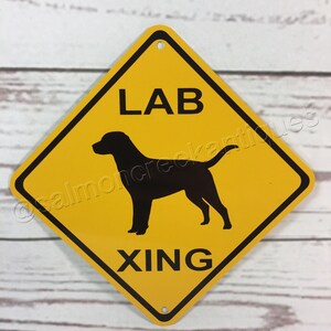 Lab Labrador Xing Metal Caution Yellow Dog Crossing Sign 6"x6" o 12"x12" NUEVO (2 tamaños disponibles) ¡Nuevo y hecho a mano!