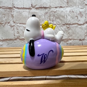 Vintage Peanuts Snoopy and Woodstock laying on purple Easter egg Mini PVC Miniature Action Figure Toys Figurine by Whitman - Easter Beagle